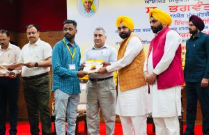 पंजाब सरकार में नौकरी मिलने पर युवक ने कहा- दिव्यांग होने के बावजूद मैं अपने परिवार का सहारा बन सकूंगा