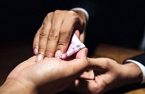 हद है वैसै : कूड़ा उठाने वाले से चार हजार रुपए रिश्वत मांग रहा था इंस्पेक्टर, विजिलेंस ने पकड़ा, पढ़ें हैरान करने वाला मामला