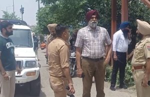 अमृतसर में बड़ी वारदात, आंखों में मिर्ची डालकर 10.50 लाख रुपए लूट ले गए लुटेरे, पढ़ें