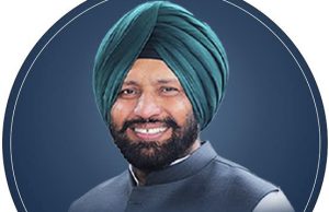 स्थानीय निकाय मंत्री बलकार सिंह की पायलट गाड़ी पर युवकों ने मारी ईंट, घर के बाहर किया हंगामा, तीन गिरफ्तार