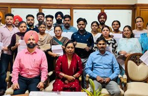 केबिनेट मंत्री डॉ. बलजीत कौर ने सामाजिक न्याय विभाग में 25 क्लर्कों को सौंपे नियुक्ति पत्र