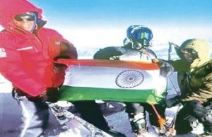 पंजाब की आठ साल की सानवी सूद ने रूस की सबसे ऊंची चोटी माउंट एलबर्स पर फहराया तिरंगा, माइनस 25 डिग्री था तापमान