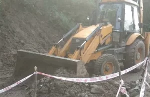 पहाड़ी इलाकों में अगले तीन दिन बेहद खतरनाक, बारिश के कारण सड़क धंसने से पठानकोट-चंबा नेशनल हाईवे हुआ बंद, पढ़ें