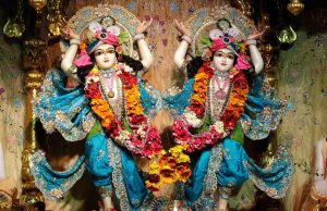 इस जन्माष्टमी पर वृन्दावन के बांके बिहारी मंदिर में भगवान कृष्ण पहनेंगे कैदियों द्वारा बनाए गए कपड़े