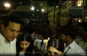 सुहाना के साथ तिरुपति मंदिर में पूजा-अर्चना करने पहुंचे शाहरुख