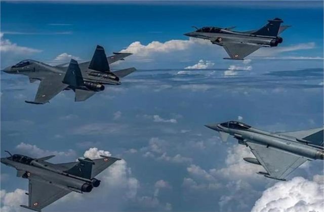 आज चीन-PAK सीमा पर गरजेंगे सुखोई