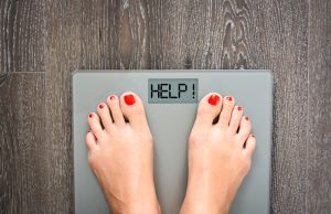 शरीर से एक्स्ट्रा चर्बी को बाहर निकाल देगी ये चीज, रात में गर्म पानी में मिलाकर पिएं, फिर देखें असर