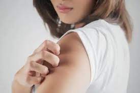 सर्दियों में स्किन में खुजली और ड्राईनेस क्यों होने लगती है? हेल्थ एक्सपर्ट ने बताया इससे बचने का उपाय