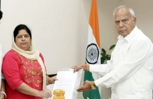 Punjab: राज्यपाल से मिलीं शिवसेना नेता Gora Thapa की पत्नी, पति पर हुए हमले की NIA जांच की मांग