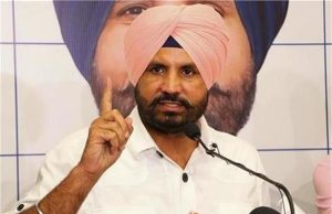 Political News: पंजाब कांग्रेस में फिर अंतर्कलह, Raja Warring ने इस पूर्व मंत्री पर साधा निशाना