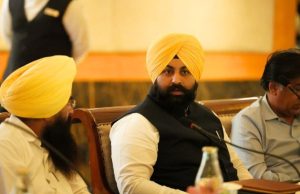 Punjab: Anandpur Sahib के गांव में पुल निर्माण के लिए पंजाब के मंत्री Harjot Singh Bains ने की समीक्षा बैठक
