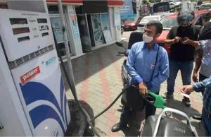 कच्चे तेल की कीमतों में गिरावट, कई राज्यों में घट गए पेट्रोल-डीजल के दाम, जानें नया रेट