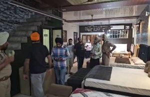 Amritsar में Furniture शोरूम में फायरिंग: कनाडाई भाई से रंजिश के चलते कर्मचारियों को मारी गोली, हमला