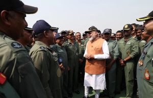 Operation Sindoor के बाद Adampur में जवानों से मिले PM Modi… जवानों का जोश हुआ हाई