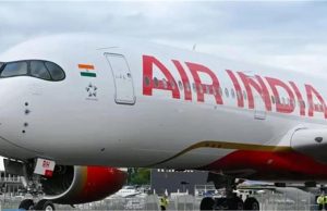 दिल्ली जा रही एयर इंडिया की फ्लाइट रनवे पर फिसली, सांसद समेत सैकड़ों यात्री अंदर सवार