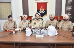 अमृतसर पुलिस ने सीमा पार से नार्को-आर्म्स मॉड्यूल का भंडाफोड़ किया; 4.03 किग्रा हेरोइन, ग्लॉक और .30 बोर पिस्तौल सहित छह गिरफ्तार