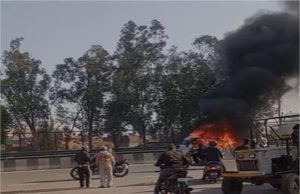 Ludhiana में बड़ा हादसा टला: CNG टैंकर बना आग का गोला, ड्राइवर ने कूदकर बचाई जान