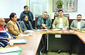 Jalandhar: मेयर ने बिल्डिंग ब्रांच के अधिकारियों को लगाई फटकार, बोले-सस्पैंड करवा देंगे