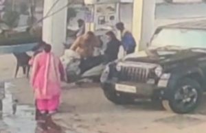 Jalandhar में Petrol-Pump कर्मचारी से मारपीट, कार में गलत ईंधन डालने पर हुआ विवाद