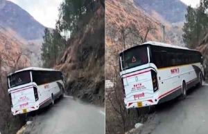 Kullu में पर्यटकों से भरी बस खाई में गिरने से बची, बड़ा सड़क हादसा टला