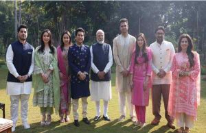 Sachin Tendulkar ने प्रधानमंत्री Narendra Modi को बेटे अर्जुन की शादी का दिया निमंत्रण