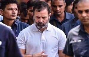 कोर्ट में पेशी के दौरान Rahul Gandhi को काले झंडे दिखाए गए: Indian National Congress बोली—माफी नहीं, कानूनी लड़ाई लड़ेंगे