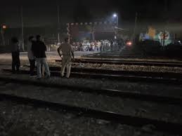 Jalandhar में ट्रेन की चपेट में आई महिला:मौके पर मौत, फाटक क्रास करते समय हादसा, बच्चा सुरक्षित