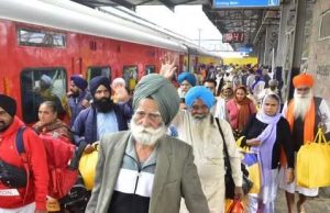 ਜੈਕਾਰਿਆਂ ਦੀ ਗੂੰਜ ’ਚ 200 ਯਾਤਰੀਆਂ ਦਾ ਜੱਥਾ ਜਲੰਧਰ ਤੋਂ ਸੱਚਖੰਡ ਸ੍ਰੀ ਹਜ਼ੂਰ ਸਾਹਿਬ ਲਈ ਰਵਾਨਾ