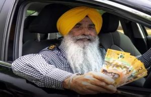 ਸਿੱਖ ਟੈਕਸੀ ਡ੍ਰਾਈਵਰ ਨੇ ਪੇਸ਼ ਕੀਤੀ ਮਿਸਾਲ