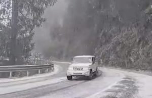 ਕੁਫ਼ਰੀ ’ਚ ਮੌਸਮ ਦੀ ਪਹਿਲੀ ਬਰਫ਼ਬਾਰੀ