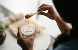 ਦੁੱਧ ‘ਚ ਸ਼ਹਿਦ ਮਿਲਾ ਕੇ ਪੀਣ ਨਾਲ ਮਿਲਦੇ ਨੇ ਹੈਰਾਨੀਜਨਕ ਫਾਇਦੇ