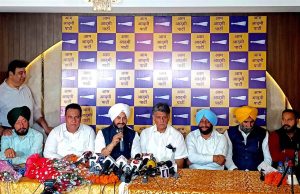 ਆਪ ਤੇ ਕਾਂਗਰਸ ਦਾ ਚੰਡੀਗੜ੍ਹ ’ਚ ਪਿਆਰ, ਪੰਜਾਬ ‘ਚ ਤਕਰਾਰ