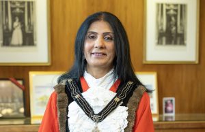 ਪਿੰਡ ਅਖਾੜਾ ਦੀ ਧੀ ਮੈਂਡੀ ਬਰਾੜ ਇੰਗਲੈਂਡ ‘ਚ ਬਣੀ ਡਿਪਟੀ ਮੇਅਰ, ਪਿਛਲੇ 30 ਸਾਲ ਤੋਂ ਜਿੱਤਦੀ ਆ ਰਹੀ ਏ ਕੌਂਸਲ ਚੋਣ