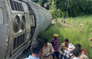 ਸਰਕਾਰ ਨੇ ਮ੍ਰਿਤਕਾਂ ਦੇ ਵਾਰਸਾਂ ਨੂੰ 10 ਲੱਖ ਰੁਪਏ ਦੀ ਐਕਸ-ਗ੍ਰੇਸ਼ੀਆ ਦੇਣ ਦਾ ਕੀਤਾ ਐਲਾਨ, ਲੋਕੋ ਪਾਇਲਟ ਨੇ ਕੀਤਾ ਹੈਰਾਨੀਜਨਕ ਦਾਅਵਾ; ਜਾਂਚ ਕਰੇਗਾ ਰੇਲਵੇ