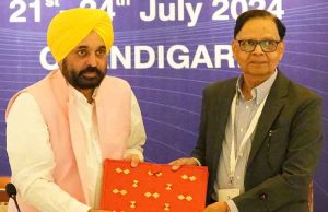 Punjab News: ਸਾਰੀਆਂ ਸਿਆਸੀ ਪਾਰਟੀ ਦੇ ਆਗੂਆਂ ਨੇ ਇਕਜੁੱਟਤਾ ਨਾਲ ਚੁੱਕੇ ਵਿੱਤ ਕਮਿਸ਼ਨ ਅੱਗੇ ਪੰਜਾਬ ਦੇ ਮਸਲੇ