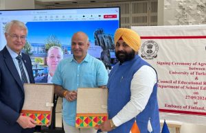 Punjab ਦੇ ਪ੍ਰਾਇਮਰੀ ਅਧਿਆਪਕ ਫਿਨਲੈਂਡ ਤੋਂ ਲੈਣਗੇ ਟਰੇਨਿੰਗ: ਦਿੱਲੀ ‘ਚ ਸਾਈਨ ਹੋਇਆ MOU, ਸਿੱਖਿਆ ਮੰਤਰੀ Harjot Bains ਤੇ Manish Sisodia ਰਹੇ ਮੌਜੂਦ