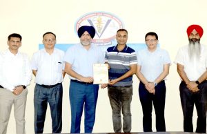 ਦੁੱਧ ਦੇ ਪ੍ਰਮਾਣਕ ਰਿਕਾਰਡ ਲਈ Gadvasu ਨੇ ਪ੍ਰਾਪਤ ਕੀਤਾ ਪੇਟੈਂਟ, ਡਾ. ਨੀਰਜ ਕਸ਼ਯਪ ਨੇ ਮਿਲੇ ਸਹਿਯੋਗ ਲਈ ਪੂਰੇ ਯੂਨੀਵਰਸਿਟੀ ਪ੍ਰਸ਼ਾਸਨ ਦਾ ਕੀਤਾ ਧੰਨਵਾਦ