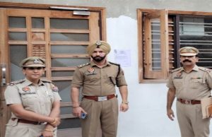 ਕੋਟ ਈਸੇ ਖਾਂ ‘ਚ ਚਾਰ ਨਸ਼ਾ ਤਸਕਰਾਂ ਦੀ ਡੇਢ ਕਰੋੜ ਦੇ ਕਰੀਬ ਜਾਇਦਾਦ ਸੀਲ, ਪੁਲਿਸ ਵੱਲੋਂ ਨੋਟੀਫਿਕੇਸ਼ਨ ਚਿਪਕਾ ਕੇ ਲਗਾਈ ਪਾਬੰਦੀ