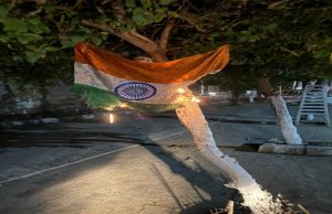 ਬਠਿੰਡਾ ‘ਚ ਅਣਪਛਾਤਿਆਂ ਨੇ ਰਾਸ਼ਟਰੀ ਝੰਡੇ ਨੂੰ ਲਾਈ ਅੱਗ, ਵੀਡੀਓ ਸੋਸ਼ਲ ਮੀਡੀਆ ‘ਤੇ ਵਾਇਰਲ; ਪੁਲਿਸ ਵੱਲੋਂ ਜਾਂਚ ਸ਼ੁਰੂ