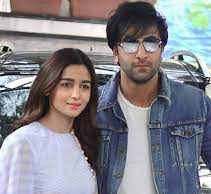 ਪਾਪਰਾਜ਼ੀ ਨੇ ਰੋਕਿਆ ਰਸਤਾ ਤਾਂ ਭੜਕੇ Ranbir Kapoor; ਦਿੱਤਾ ਧੱਕਾ, Attitude ਦੇਖ ਬੋਲੇ ਫੈਨਜ਼- ਕੌਣ ਹੋ ਤੁਸੀਂ?