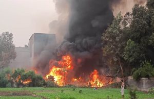 Ludhiana ‘ਚ ਗੈਸ ਏਜੰਸੀ ਦੇ ਨਾਲ ਖਾਲੀ ਪਲਾਟ ‘ਚ ਪਏ ਕਰੇਟਾਂ ਨੂੰ ਲੱਗੀ ਭਿਆਨਕ ਅੱਗ, ਹਫੜਾ-ਦਫੜੀ ਦਾ ਮਾਹੌਲ