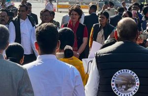 ਕਾਲੀਆਂ ਜੈਕਟਾਂ ਪਾ ਕੇ ਵਿਰੋਧੀਆਂ ਦਾ ਸੰਸਦ ਭਵਨ ‘ਚ ਪ੍ਰਦਰਸ਼ਨ; Rahul-Priyanka ਵੀ ਹੋਏ ਸ਼ਾਮਲ