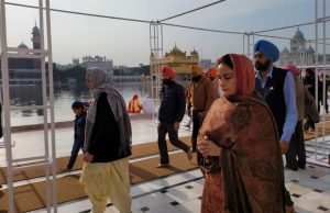 ਸਾਬਕਾ ਕੇਂਦਰੀ ਮੰਤਰੀ ਬੀਬੀ Harsimrat Kaur Badal ਸ੍ਰੀ ਹਰਿਮੰਦਰ ਸਾਹਿਬ ਹੋਏ ਨਤਮਸਤਕ, ਕੀਤੀ ਸਰਬਤ ਦੇ ਭਲੇ ਦੀ ਅਰਦਾਸ