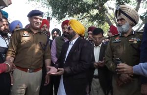CM ਭਗਵੰਤ ਮਾਨ ਬੋਲੇ-ਲੋਕਾਂ ਨੂੰ ਖੱਜਲ-ਖੁਆਰ ਨਹੀਂ ਹੋਣ ਦੇਵਾਂਗੇ, ਲੋੜ ਪੈਣ ‘ਤੇ ਮੁੱਖ ਅਧਿਆਪਕਾਂ ਤੋਂ ਵੀ ਕਰਵਾ ਸਕਦੇ ਹਾਂ ਰਜਿਸਟਰੀਆਂ
