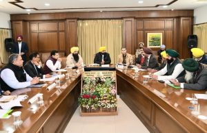ਮੁੱਖ ਮੰਤਰੀ Bhagwant Mann ਅੱਜ SKM ਨਾਲ ਕਰਨਗੇ ਮੀਟਿੰਗ, 98ਵੇਂ ਦਿਨ ਵਿੱਚ ਦਾਖਿਲ ਹੋਇਆ ਡੱਲੇਵਾਲ ਦਾ ਮਰਨ ਵਰਤ