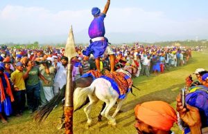 ਸਿੱਖਾਂ ਦੇ ਜੋਸ਼ ਅਤੇ ਜਜਬੇ ਦਾ ਪ੍ਰਤੀਕ, ਜਾਣੋਂ ਕਦੋਂ ਤੋਂ ਮਨਾਇਆ ਜਾਣ ਲੱਗਿਆ Hola Mahalla