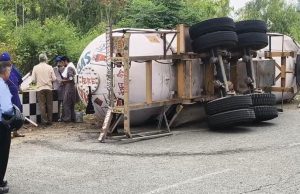 Jalandhar: ਹਾਈਵੇਅ ‘ਤੇ ਪਲਟਿਆ ਗੈਸ ਟੈਂਕਰ, ਪੂਰੀ ਰਾਤ ਲੀਕ ਹੁੰਦੀ ਰਹੀ ਗੈਸ, ਸੜਕ-ਸਕੂਲ ਤੇ ਬਿਜਲੀ ਕੀਤੀ ਬੰਦ