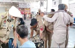 ਤਿਉਹਾਰਾਂ ਦੇ ਮੱਦੇਨਜ਼ਰ ਸਖ਼ਤ ਸਰੁੱਖਿਆ ਪ੍ਰਬੰਧ, ਚੱਪੇ-ਚੱਪੇ ‘ਤੇ ਪੁਲਿਸ ਤਾਇਨਾਤ