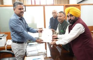 AAP ਉਮੀਦਵਾਰ ਰਜਿੰਦਰ ਗੁਪਤਾ ਨੇ ਰਾਜ ਸਭਾ ਲਈ ਦਾਖਲ ਕੀਤਾ ਨਾਮਜ਼ਦਗੀ ਪੱਤਰ, ਸੀਐਮ ਮਾਨ ਰਹੇ ਮੌਜੂਦ