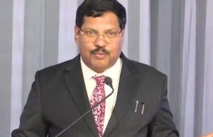 Supreme Court ਦੇ ਅੰਦਰ ਚੀਫ ਜਸਟਿਸ ਗਵਈ ‘ਤੇ ਜੁੱਤੀ ਸੁੱਟਣ ਦੀ ਕੋਸ਼ਿਸ਼, ਆਰੋਪੀ ਵਕੀਲ ਬੋਲਿਆ, “ਸਨਾਤਨ ਦਾ ਅਪਮਾਨ ਬਰਦਾਸ਼ਤ ਨਹੀਂ”